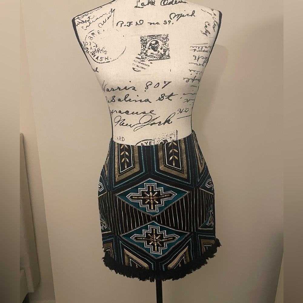 I have this amazing skirt that's never been worn before and is a perfect size 6.